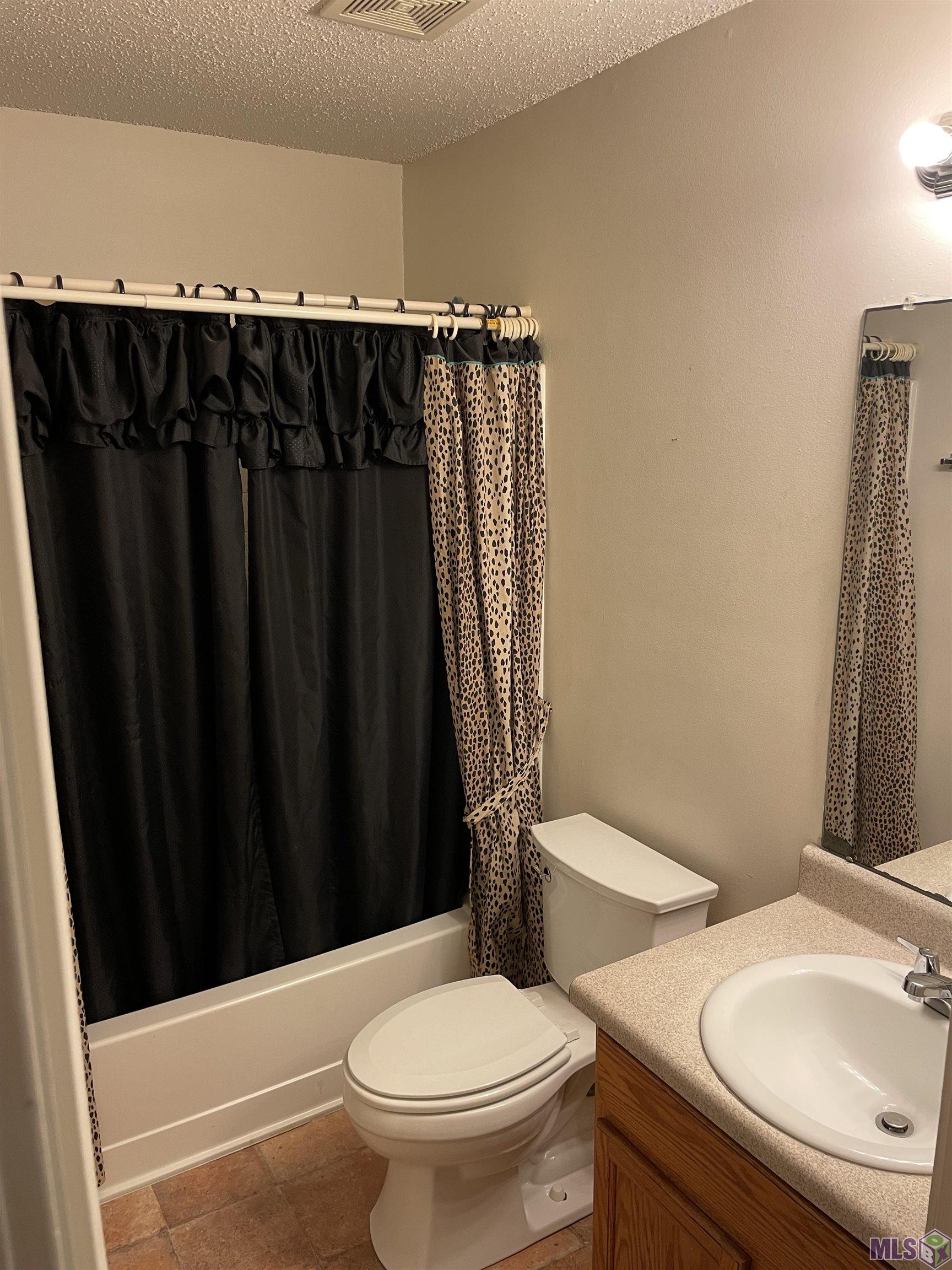 1934 West Worthy Road Gonzales, LA 70737 - Photo 9 of 14 Hall Bathroom