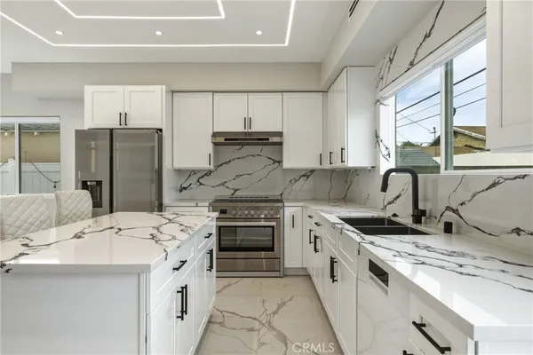 $4,995 | 1241 North Reese Place, Unit 102, Burbank, CA 91506