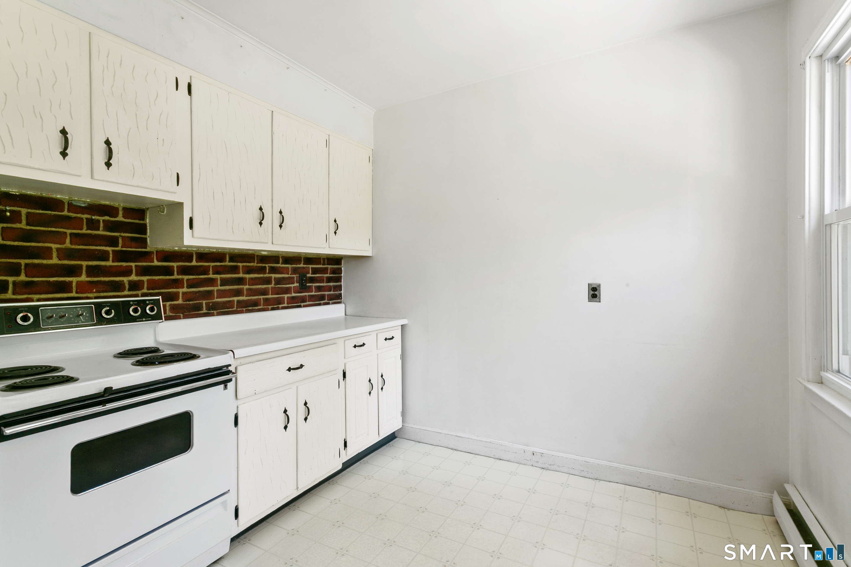 11 Bear Mountain Road New Fairfield, CT 06812 - Photo 7 of 30