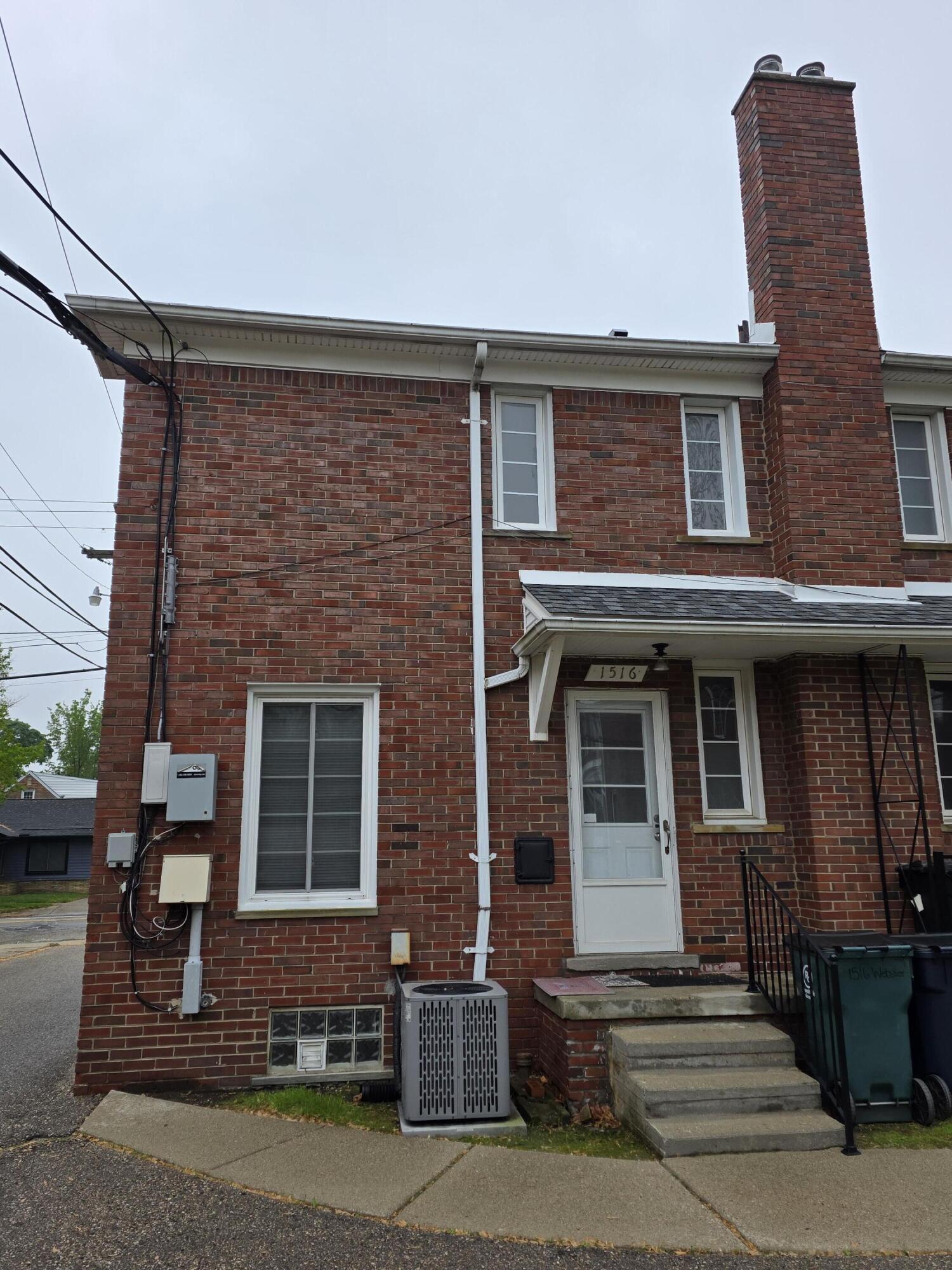 1516 West Webster Road Royal Oak, MI 48073 - Photo 3 of 20 20250521_131935