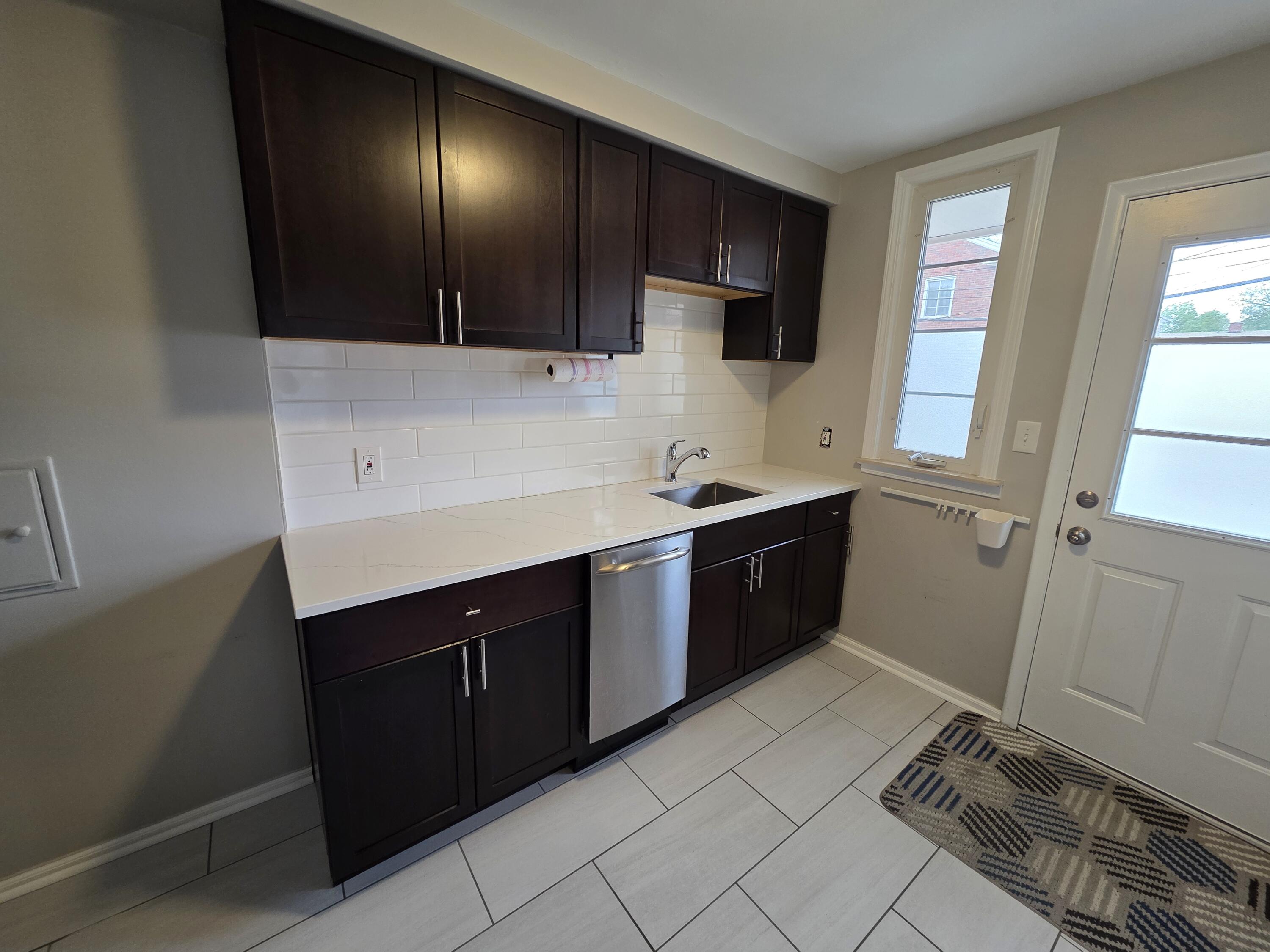 1516 West Webster Road Royal Oak, MI 48073 - Photo 5 of 20 20250523_155048