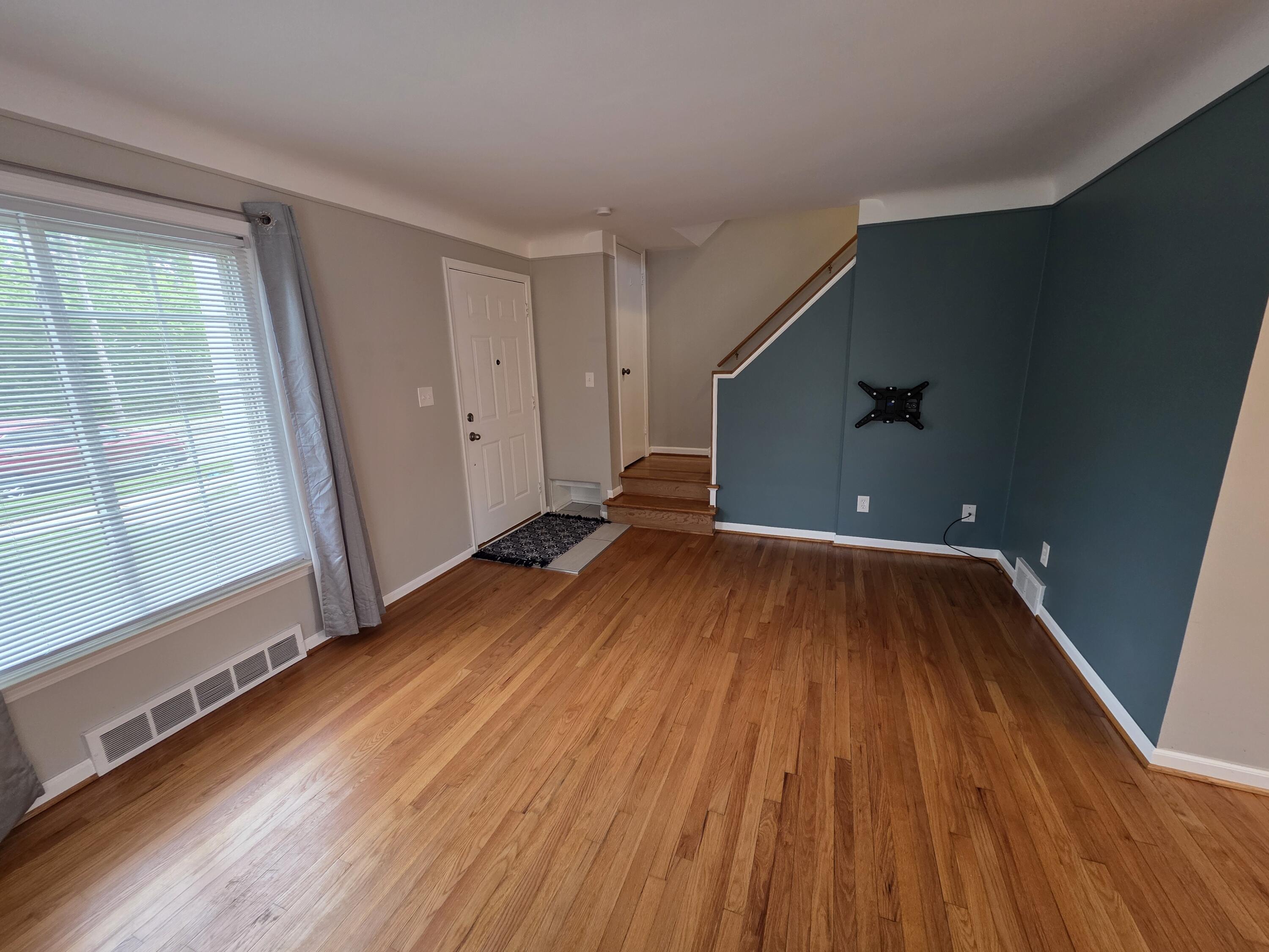 1516 West Webster Road Royal Oak, MI 48073 - Photo 9 of 20 20250521_132251