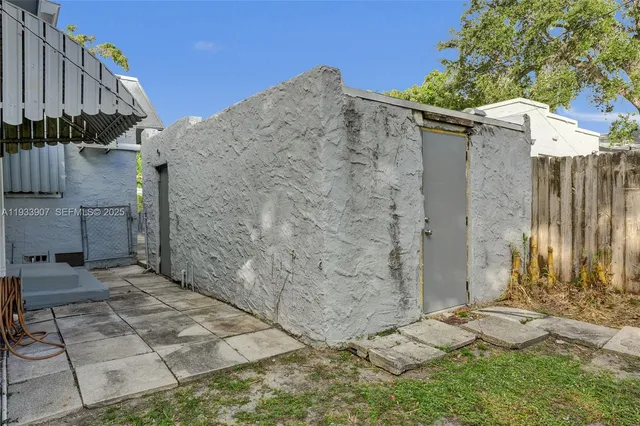 a view of a backyard with pathway