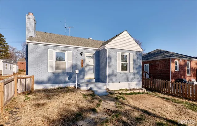 $2,750 | 8257 Watson Road, Webster Groves, MO 63119