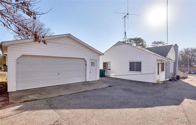 $2,750 | 8257 Watson Road, Webster Groves, MO 63119