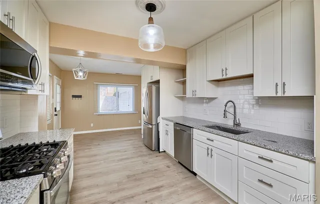 $2,750 | 8257 Watson Road, Webster Groves, MO 63119