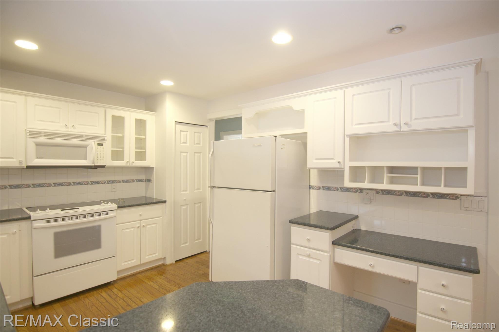 16374 Tucker Road Holly, MI 48442 - Photo 7 of 27 Kitchen