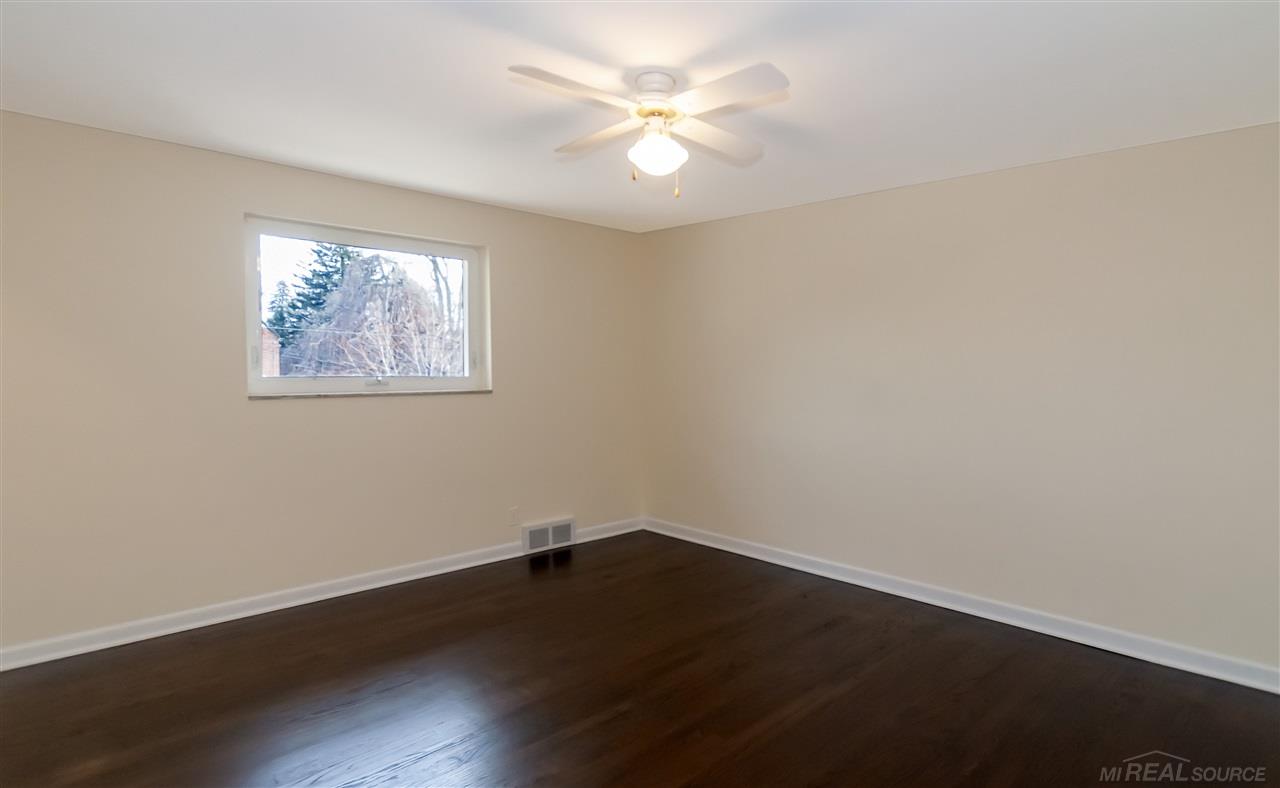 332 Neff Road Grosse Pointe, MI 48230 - Photo 19 of 38 50038718-18.JPG