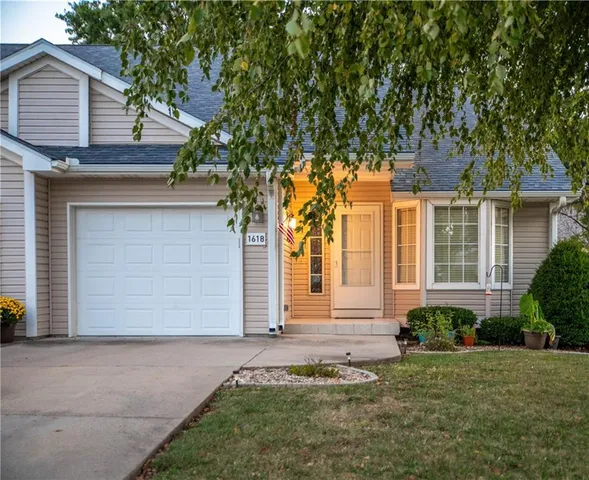 $200,000 | 1618 The Oaks, Marshall, MO 65340
