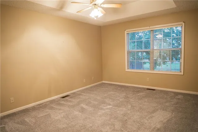 $200,000 | 1618 The Oaks, Marshall, MO 65340