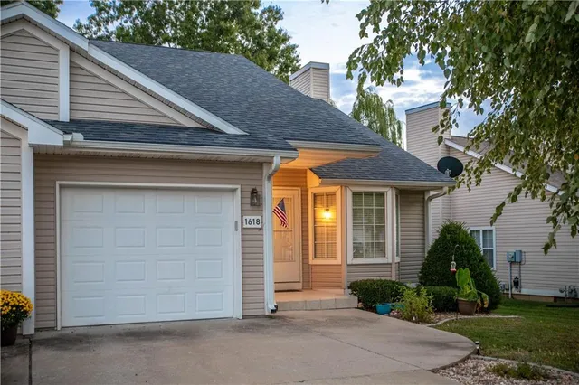 $200,000 | 1618 The Oaks, Marshall, MO 65340