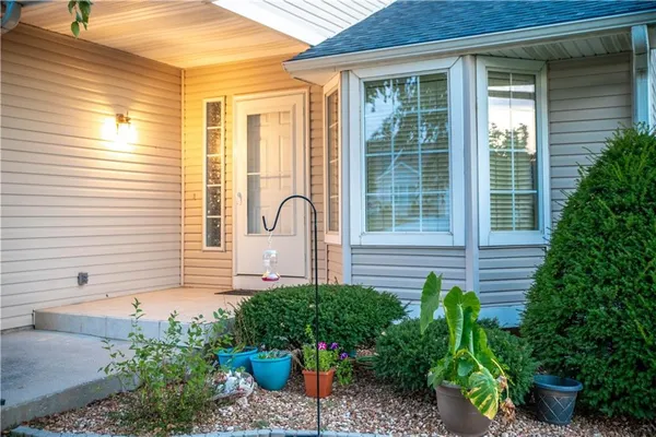 $190,000 | 1618 The Oaks, Marshall, MO 65340