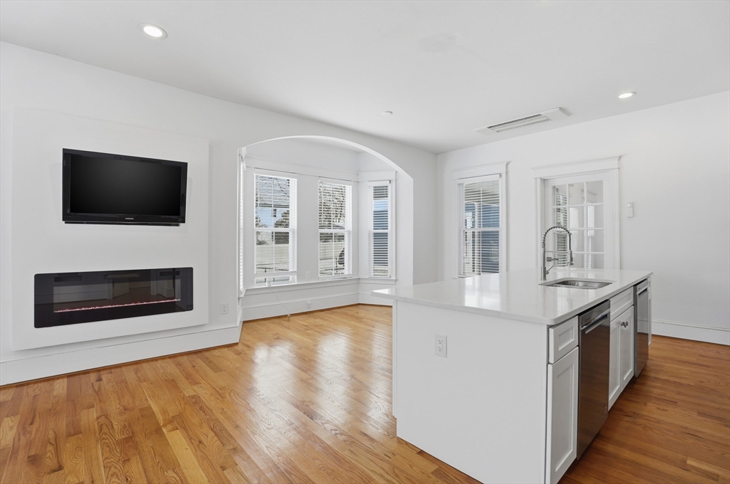 11 Taylor Street Littleton, MA 01460 - Photo 5 of 42