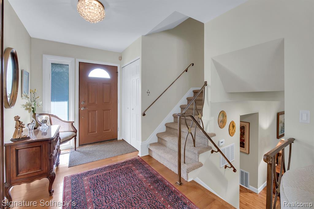 7252 Stonebrook Road West Bloomfield, MI 48322 - Photo 10 of 38