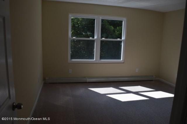 719 Wayside Road Neptune Township, NJ 07753 - Photo 10 of 16 719 Waysidde (17)