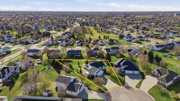 $540,000 | 2622 Wheatland Drive South, Fargo, ND 58103