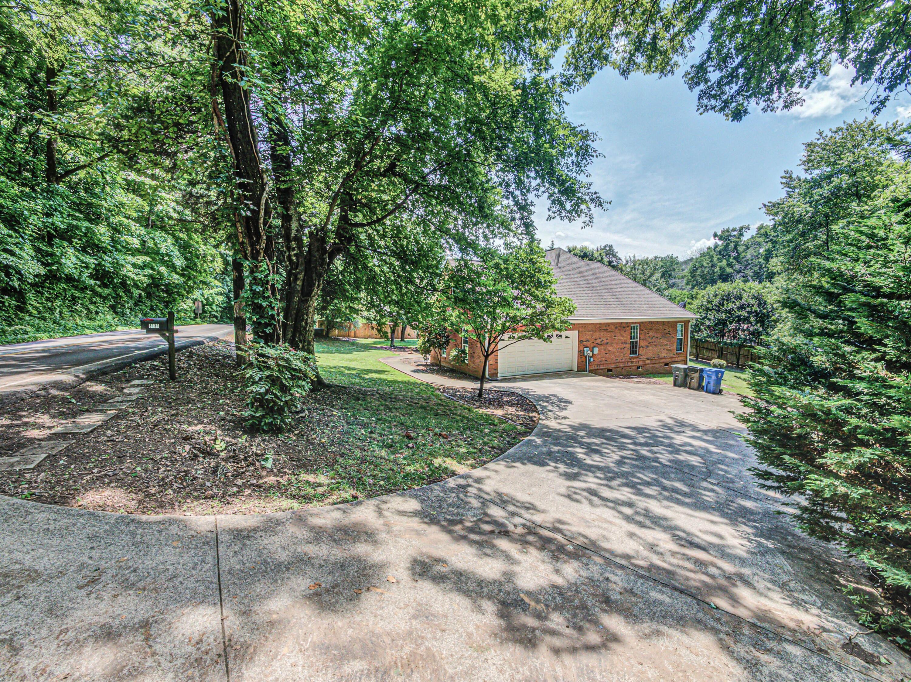 3131 Hamill Road Hixson, TN 37343 - Photo 2 of 22 Side drive with 2 car garage