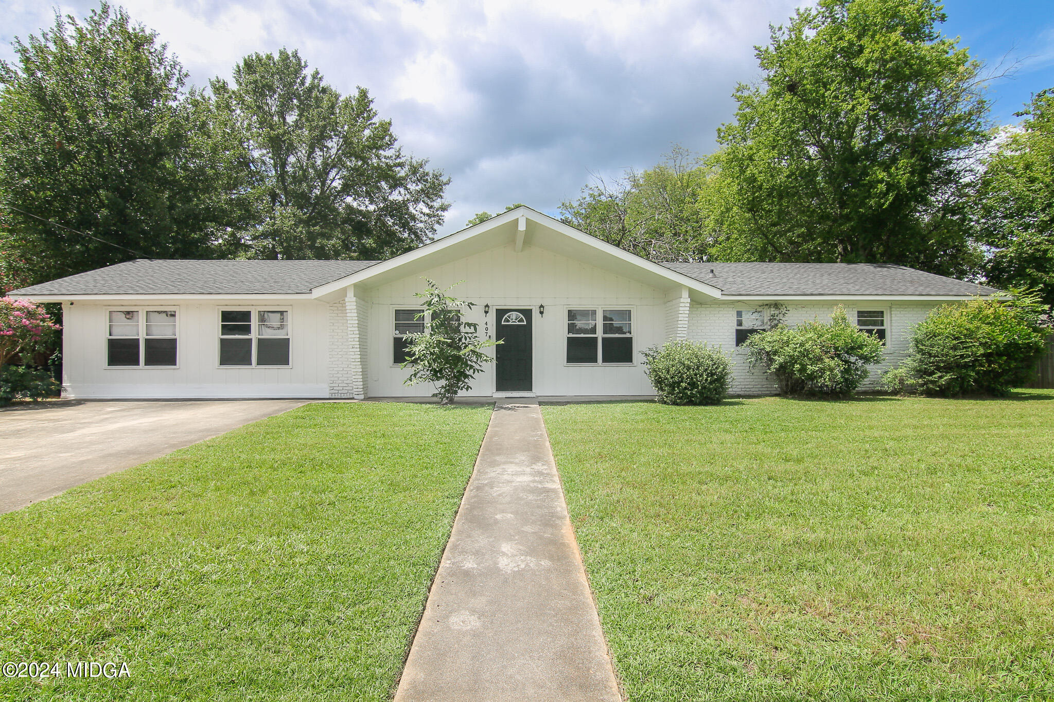 407 Greenbriar Road Warner Robins, GA 31093 - Photo 1 of 31 front
