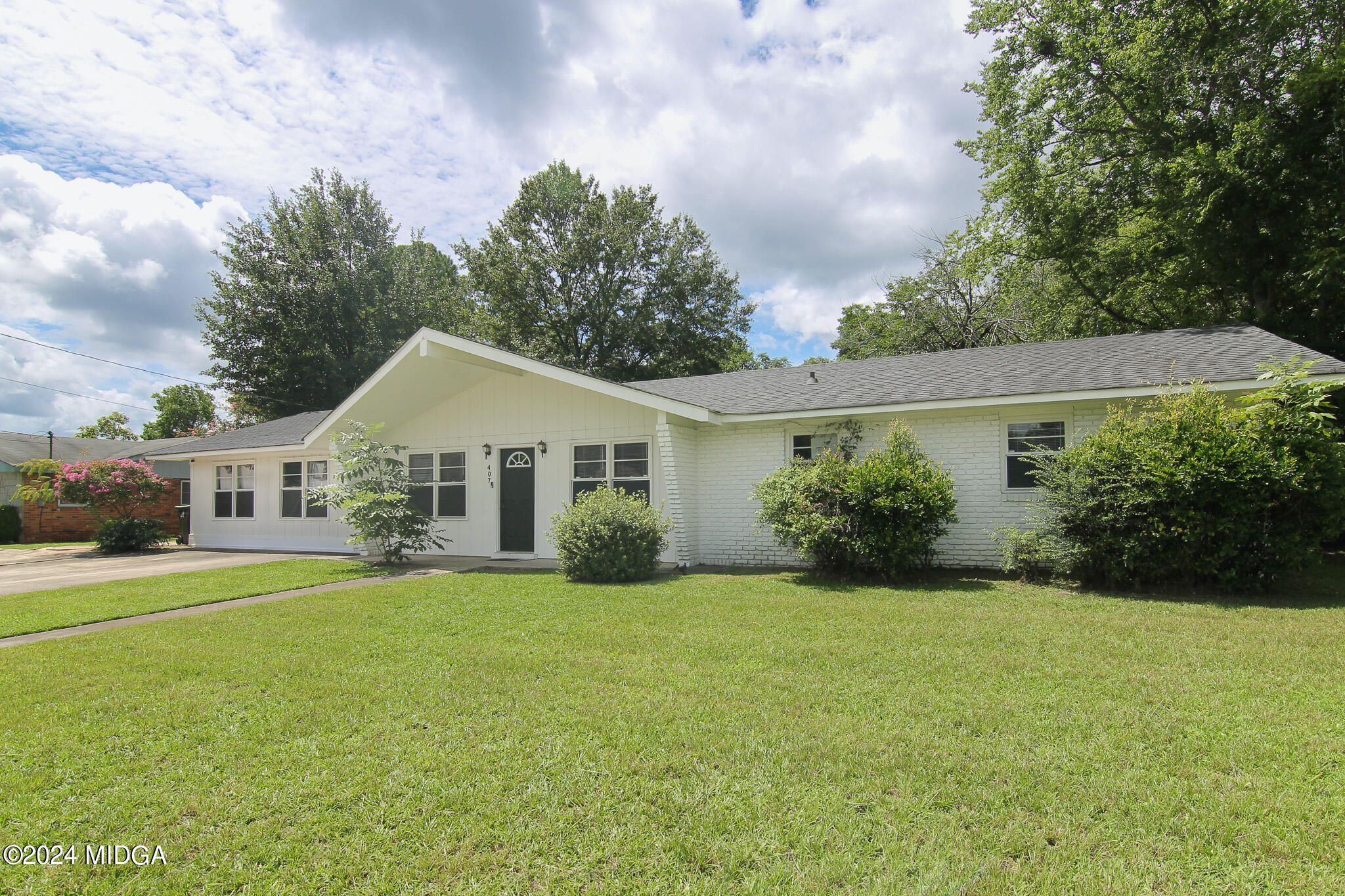 407 Greenbriar Road Warner Robins, GA 31093 - Photo 3 of 31 3