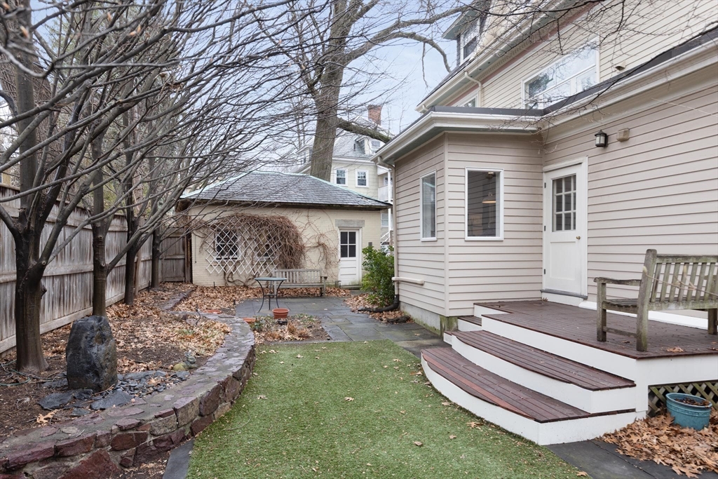 11 Abbottsford Road Brookline, MA 02446 - Photo 17 of 23