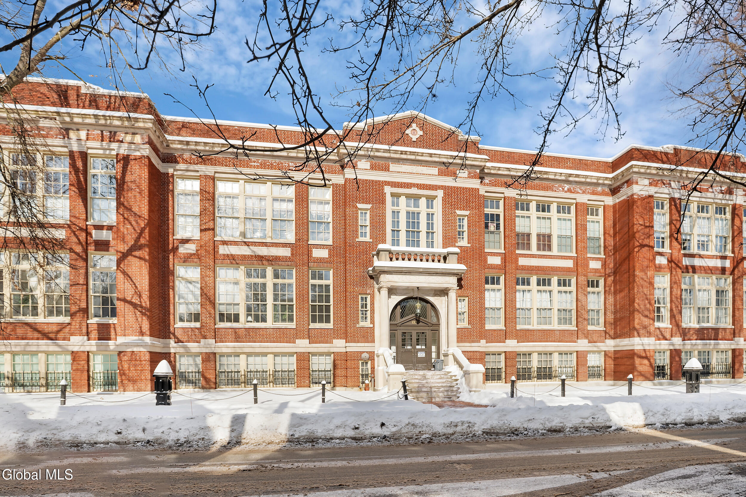 137 Front Street, Unit 311 Schenectady, NY 12305 - Photo 2 of 35 3_137 front st, 311 schenectady