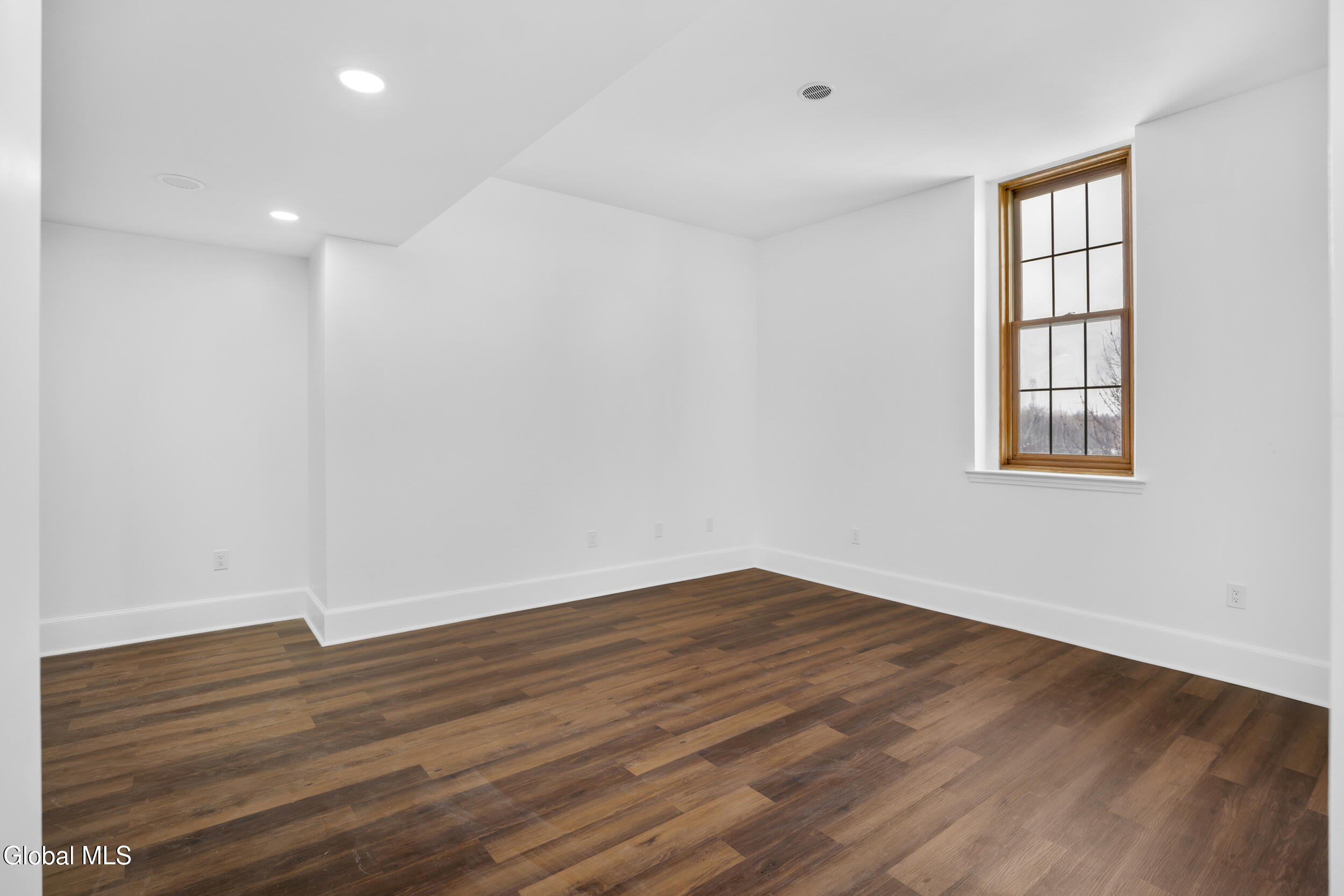 137 Front Street, Unit 311 Schenectady, NY 12305 - Photo 27 of 35 33_137 front st, 311 schenectady