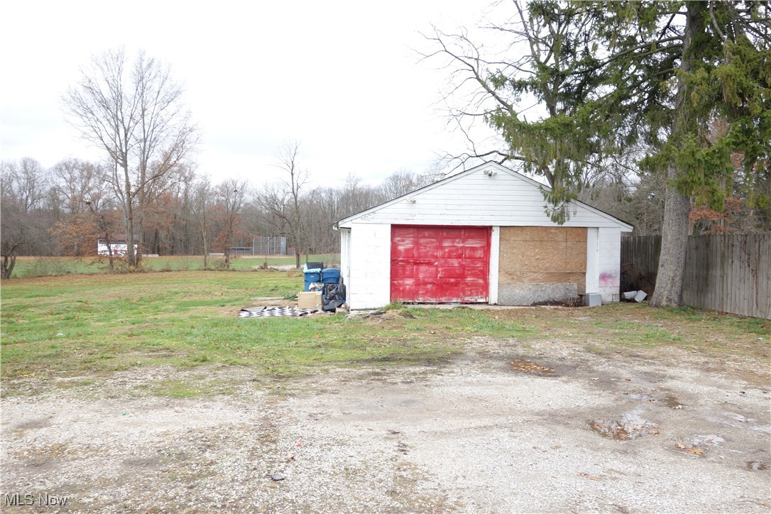 6090 Manchester Road Akron, OH 44319 - Photo 34 of 35 Jumbo 2+_ garage