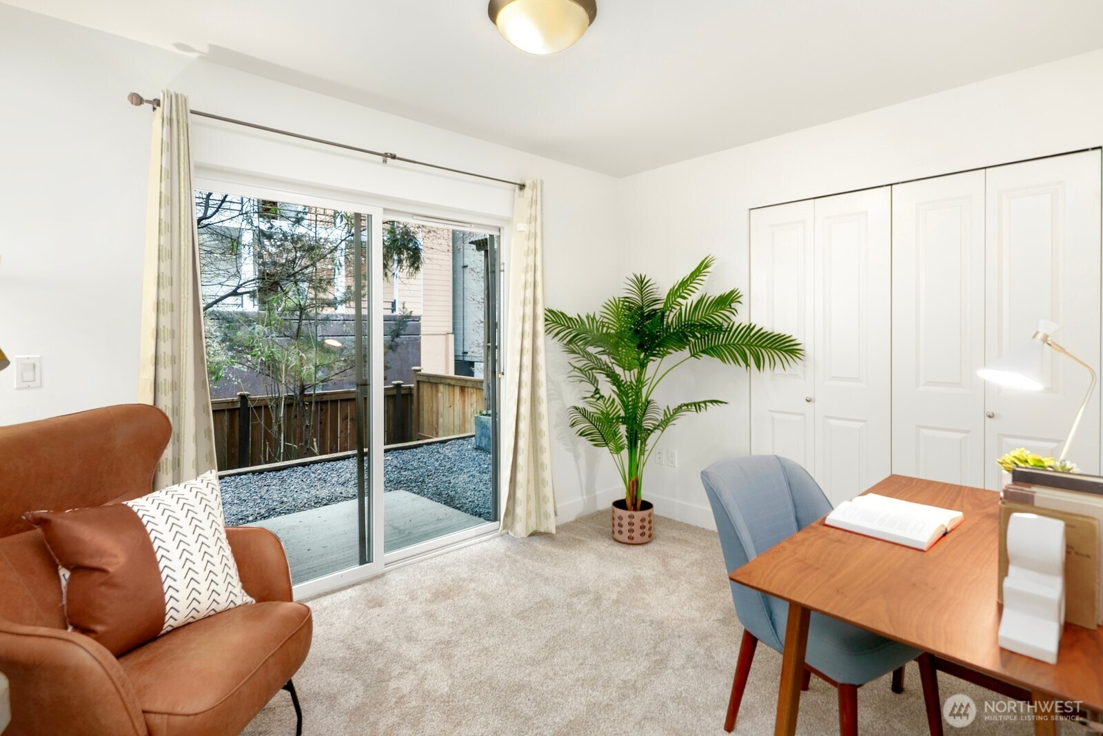 921 North 35th Street, Unit B Seattle, WA 98103 - Photo 19 of 28 a living room with furniture and a potted plant