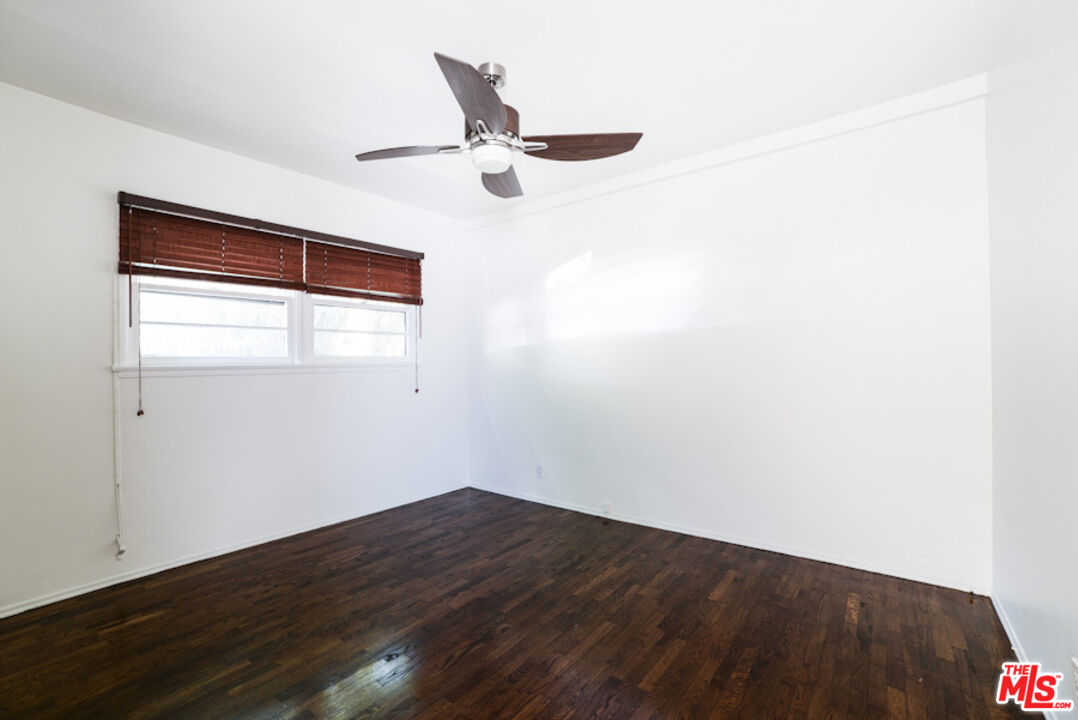 218 Venice Way Venice, CA 90291 - Photo 11 of 17 a view of empty room with wooden floor