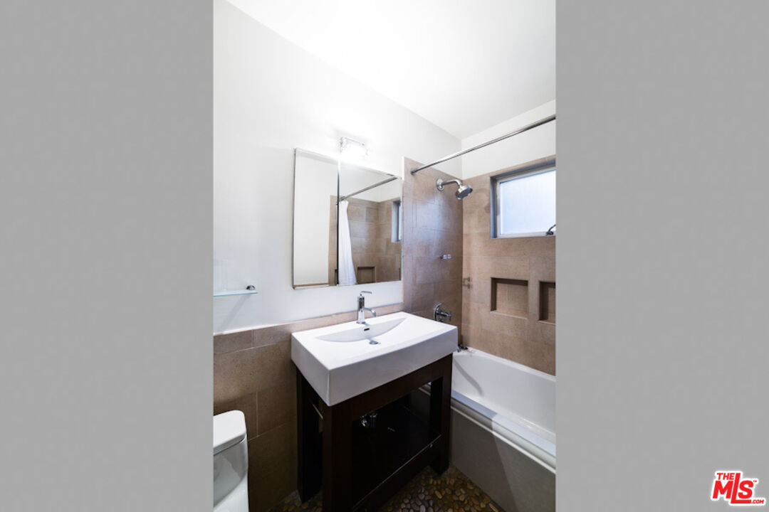 218 Venice Way Venice, CA 90291 - Photo 12 of 17 a bathroom with a sink and a mirror