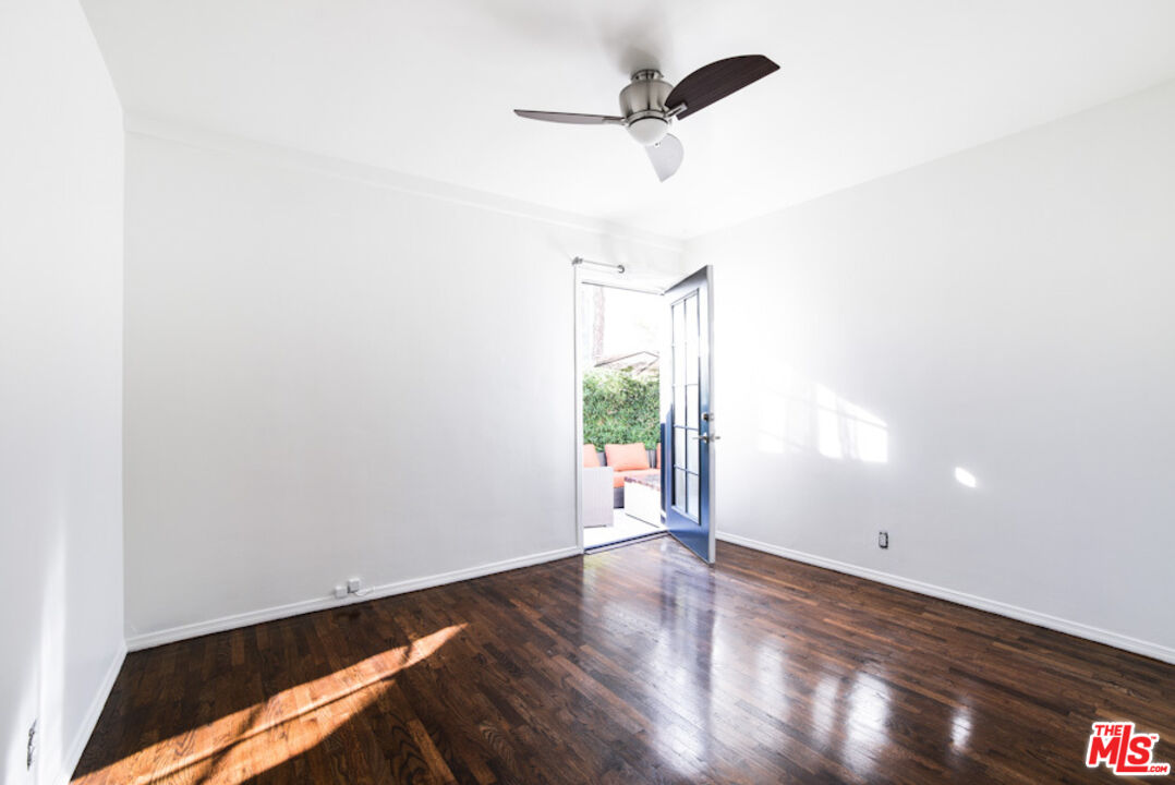 218 Venice Way Venice, CA 90291 - Photo 13 of 17 a view of empty room with wooden floor
