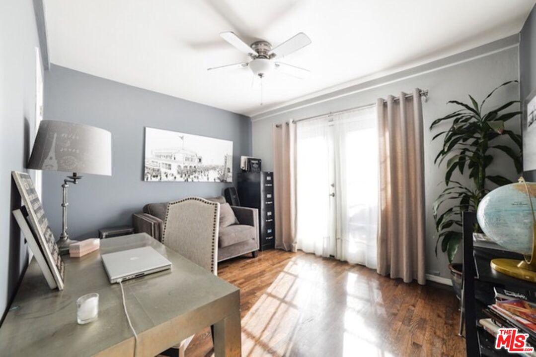 218 Venice Way Venice, CA 90291 - Photo 6 of 17 a bedroom with furniture and a window