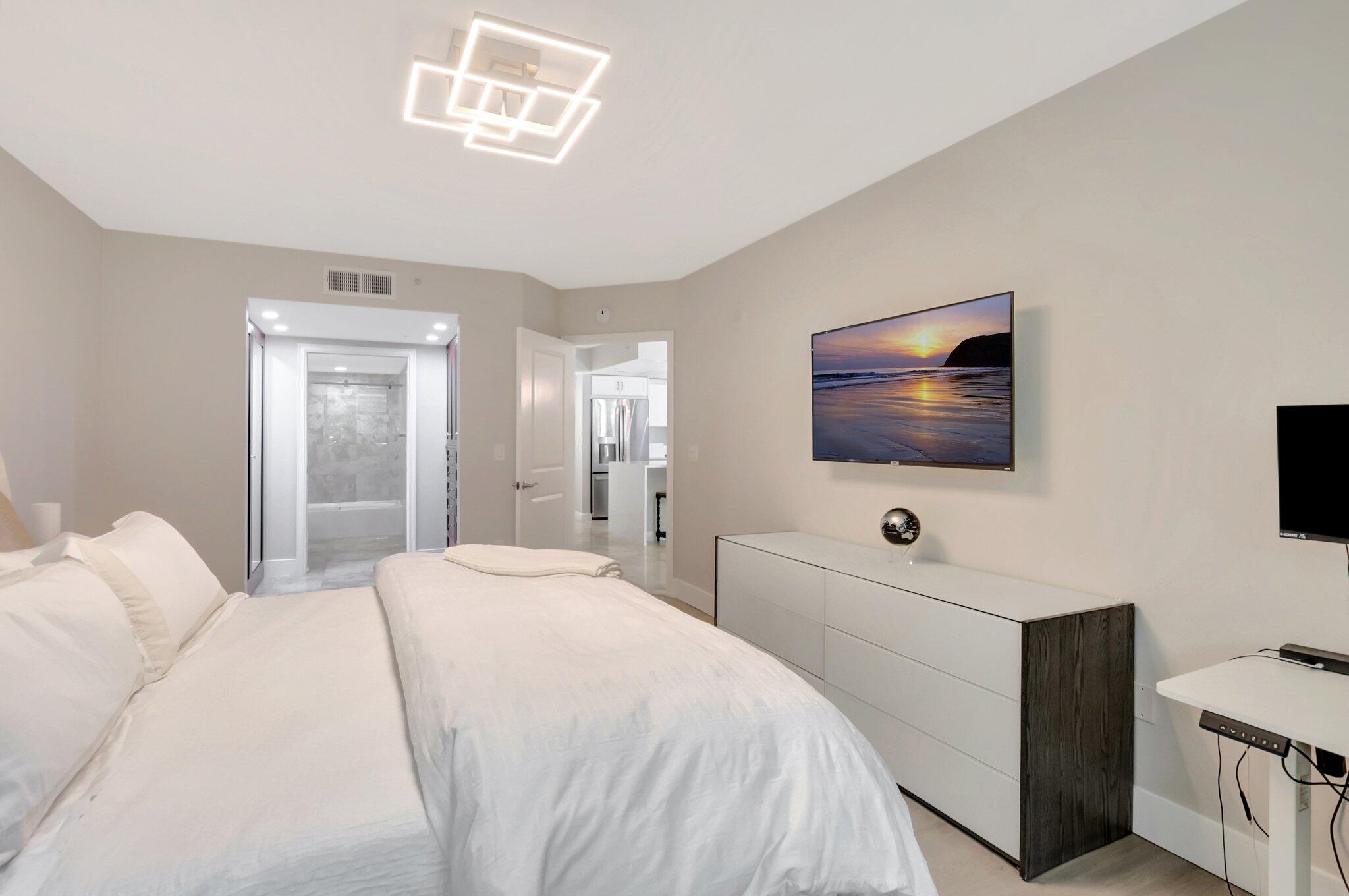 99 Southeast Mizner Boulevard, Unit 636 Boca Raton, FL 33432 - Photo 12 of 39 13-web-or-mls-DSC_0586