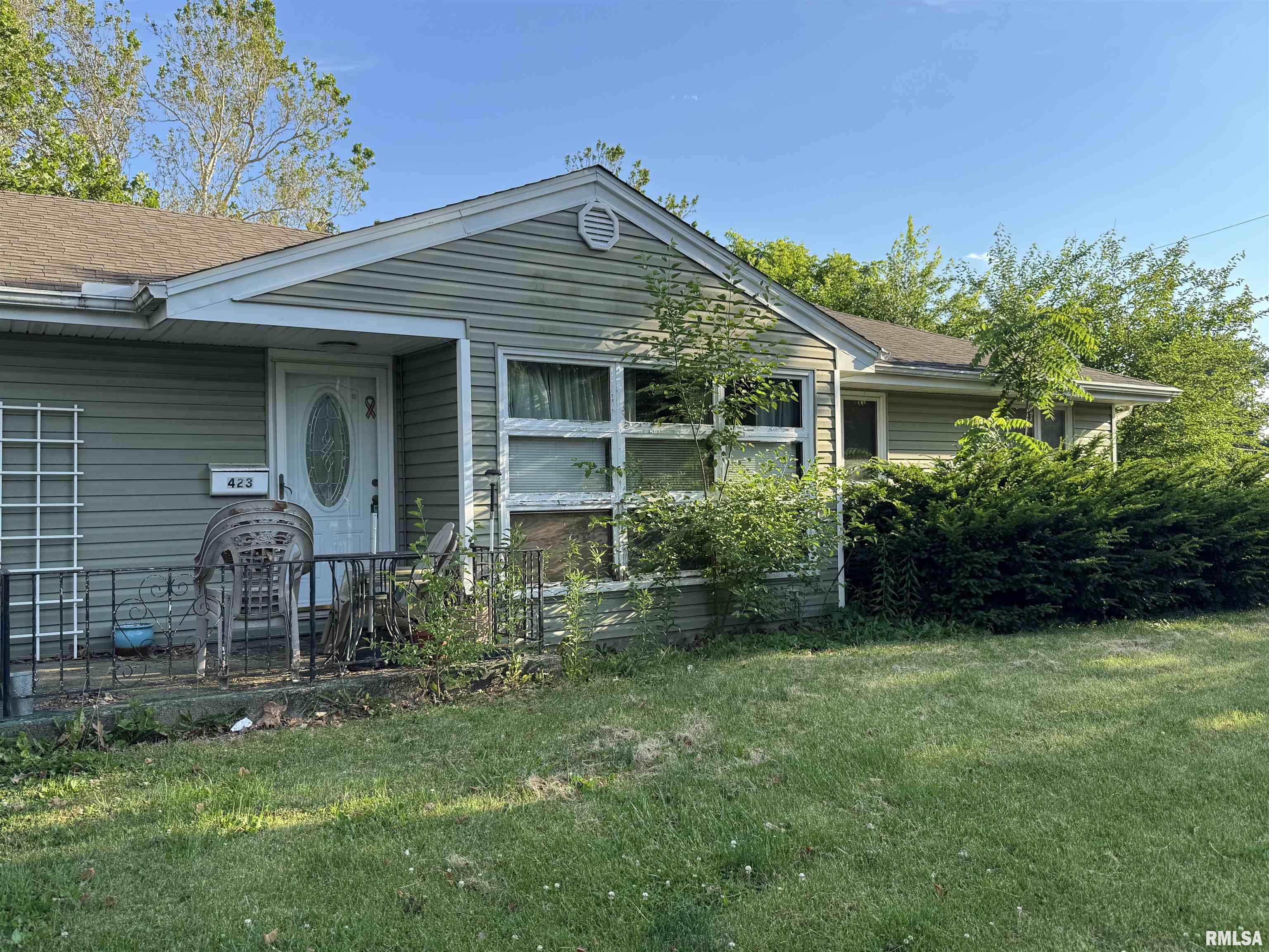 423 East Mound Road Decatur, IL 62526 - Photo 1 of 9