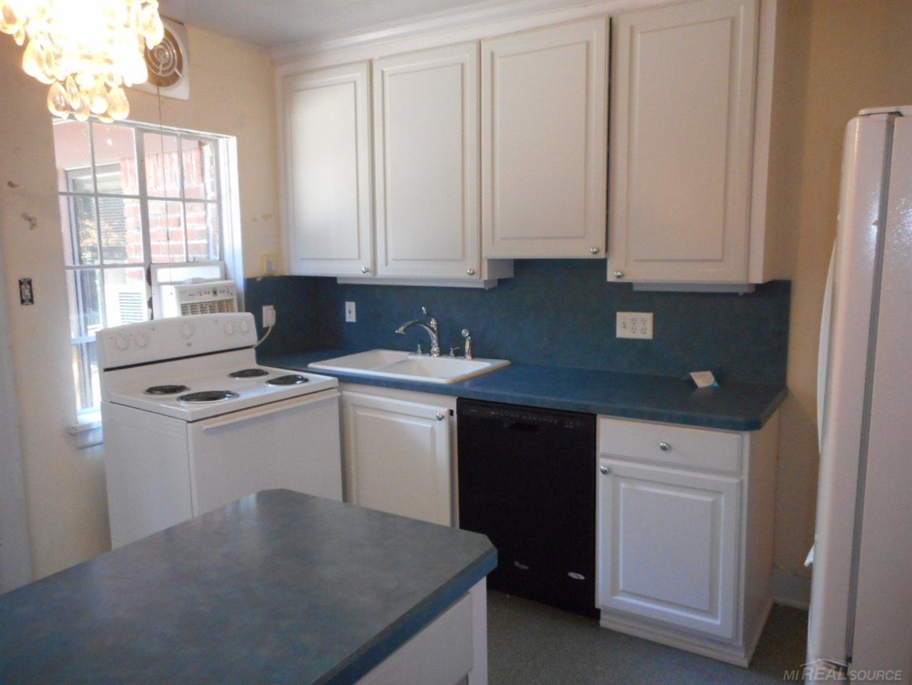 425 Lincoln Road Grosse Pointe, MI 48230 - Photo 6 of 19 31297048-5.JPG
