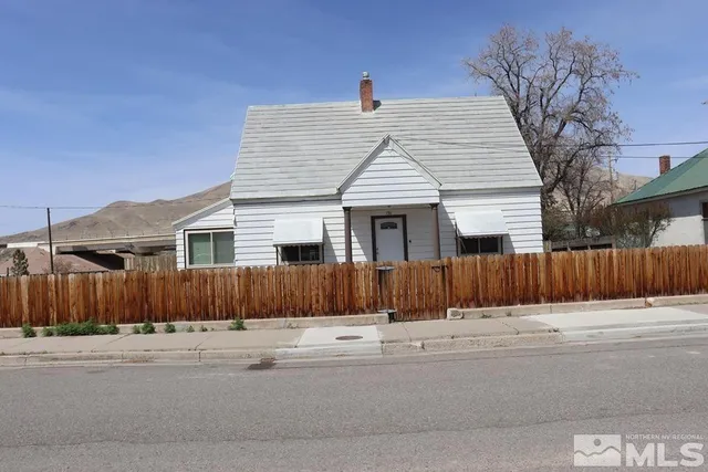 $324,900 | 136 West 1st Street, Winnemucca, NV 89445