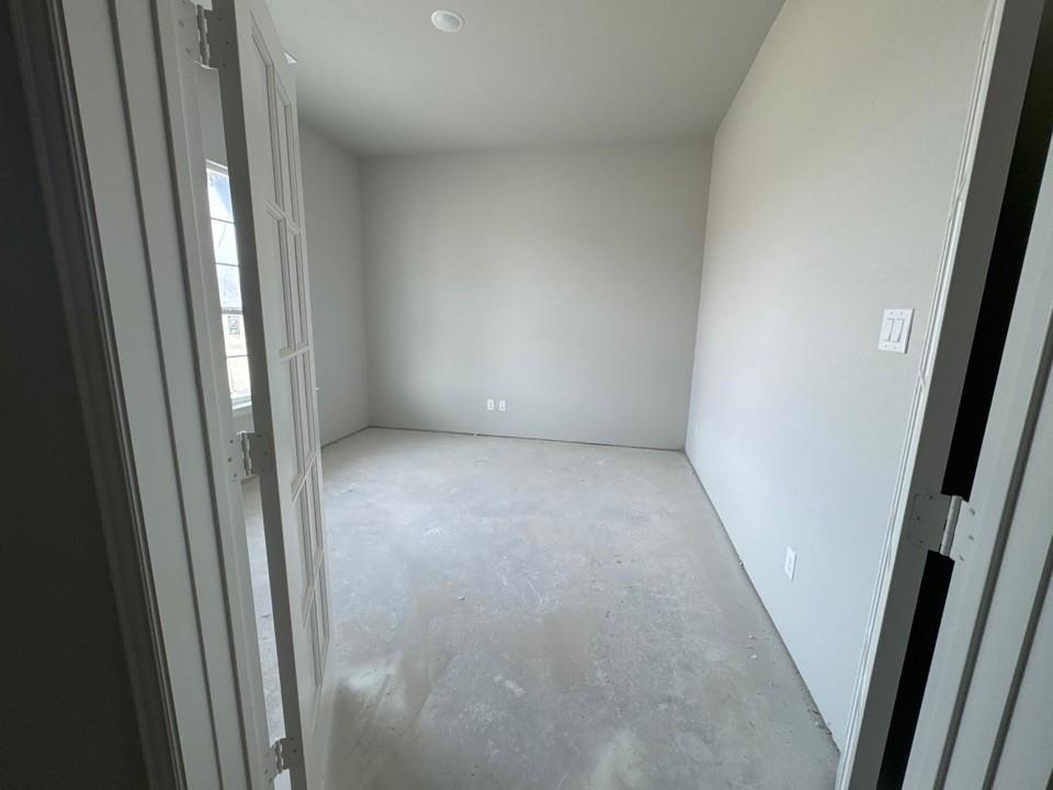 152 Oak Grv Way Springtown, TX 76082 - Photo 4 of 10 Spare room featuring concrete flooring