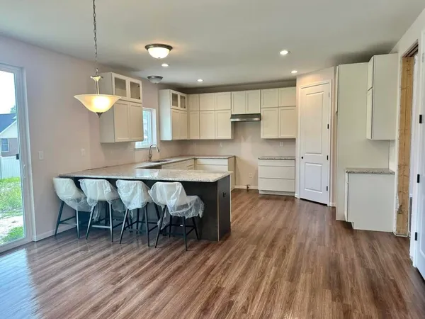 $500,000 | 25860 Brighton Lane, Flat Rock, MI 48134