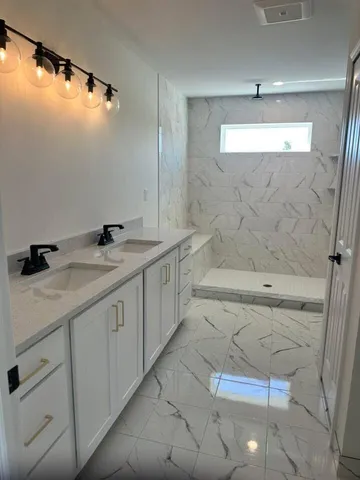 $500,000 | 25860 Brighton Lane, Flat Rock, MI 48134