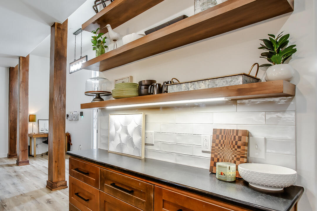 4106 124th Street Lubbock, TX 79423 - Photo 9 of 30 a close view of light fixtures