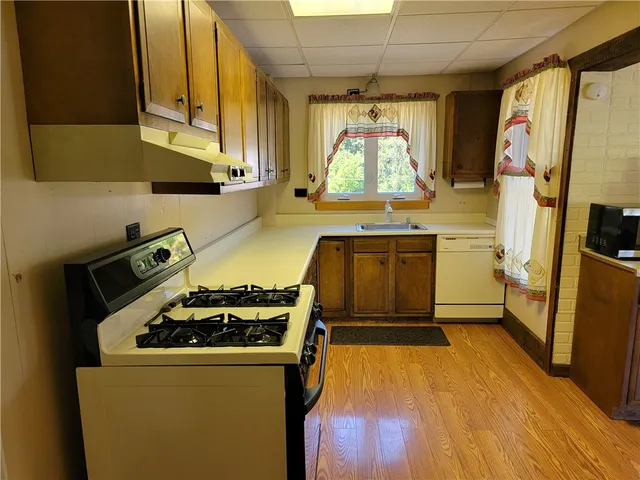 $259,900 | 406 West Broadway, Montour, NY 14865