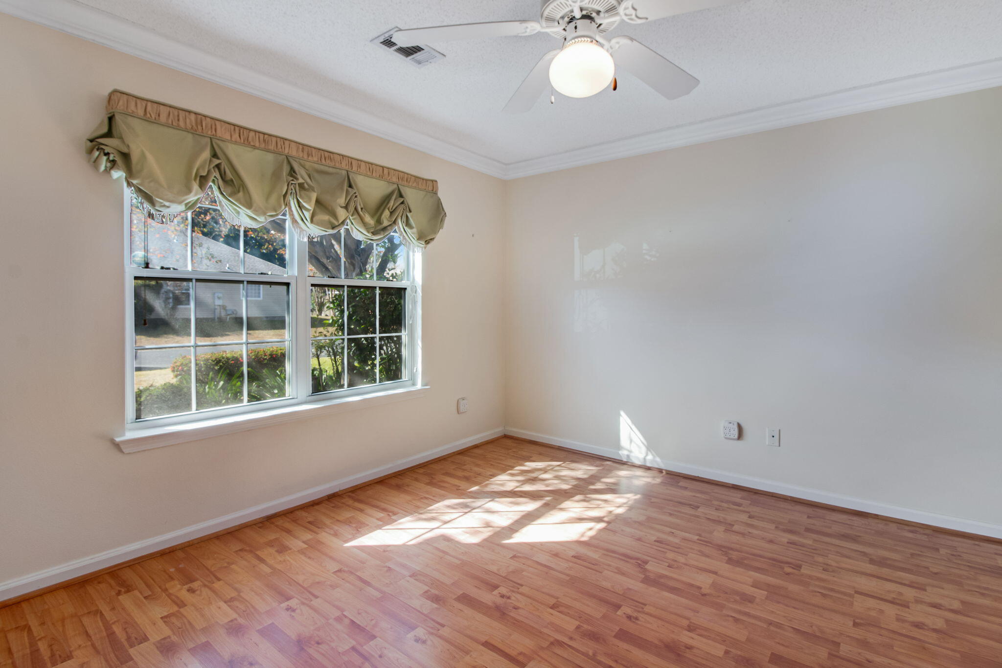 4383 Vardon Way Niceville, FL 32578 - Photo 12 of 15 19-web-or-mls-4383-vardon-way