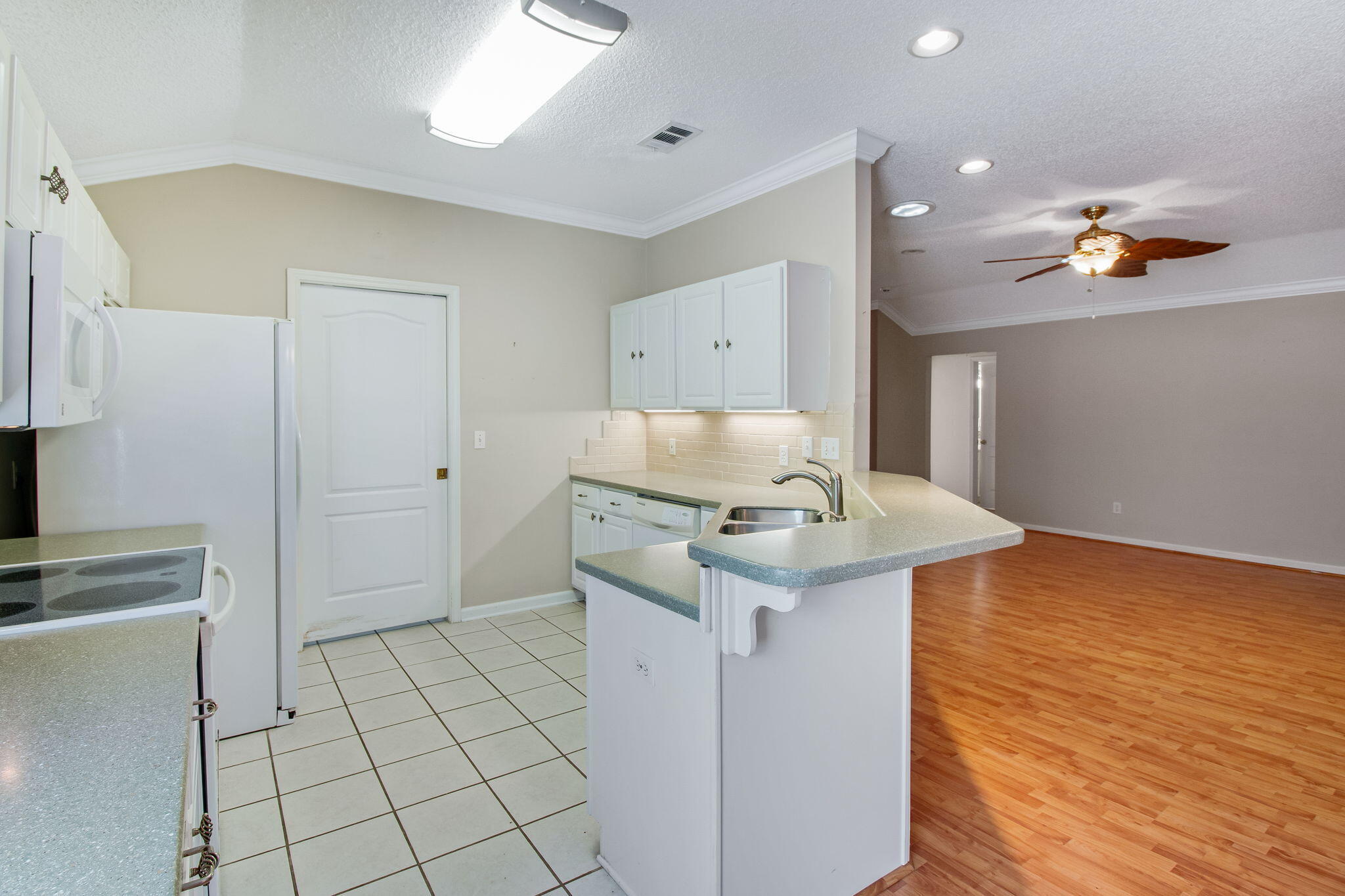 4383 Vardon Way Niceville, FL 32578 - Photo 6 of 15 8-web-or-mls-4383-vardon-way