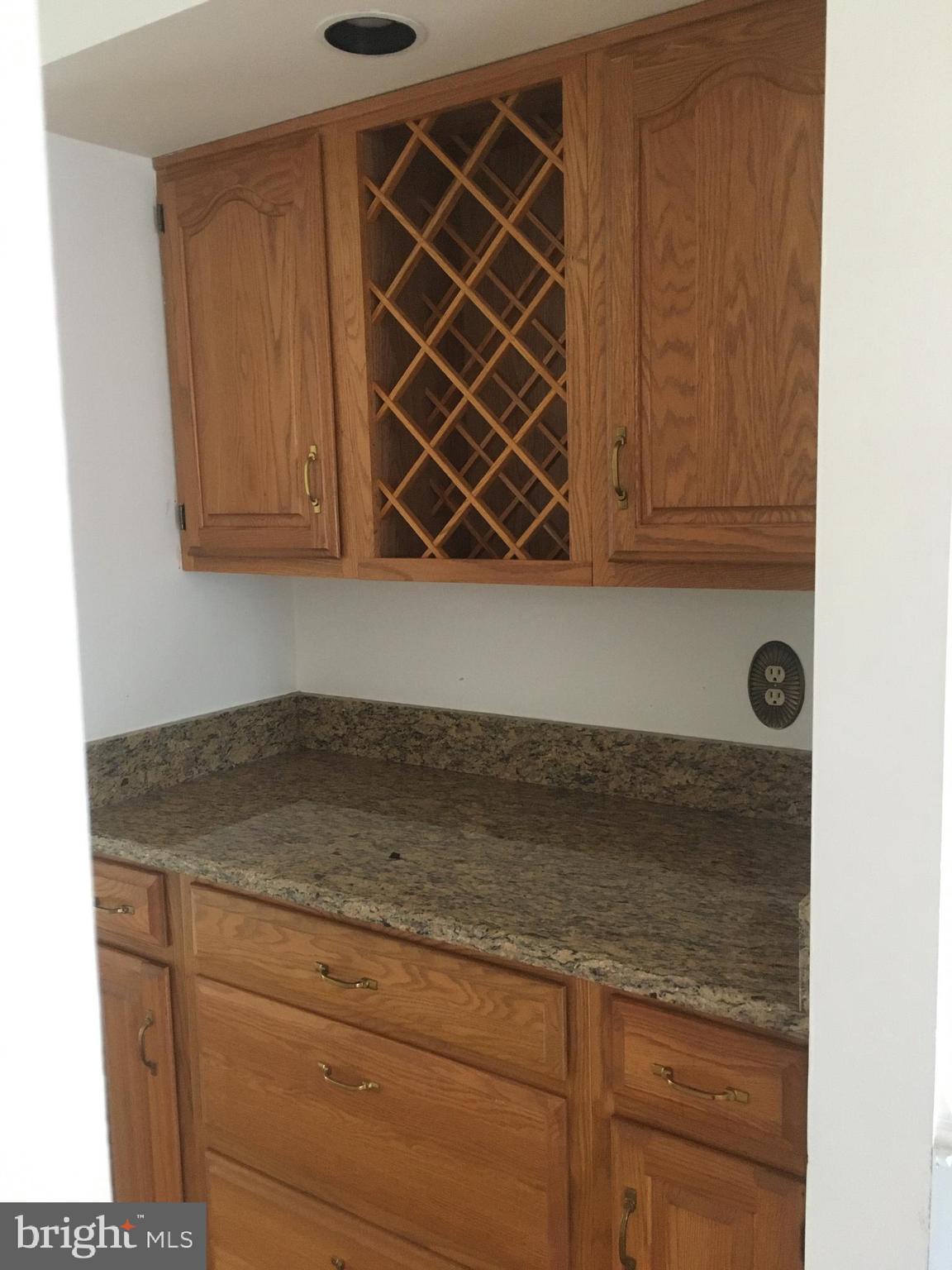 5430 Ashleigh Road Fairfax, VA 22030 - Photo 17 of 73 Bar between kitchen and dining room