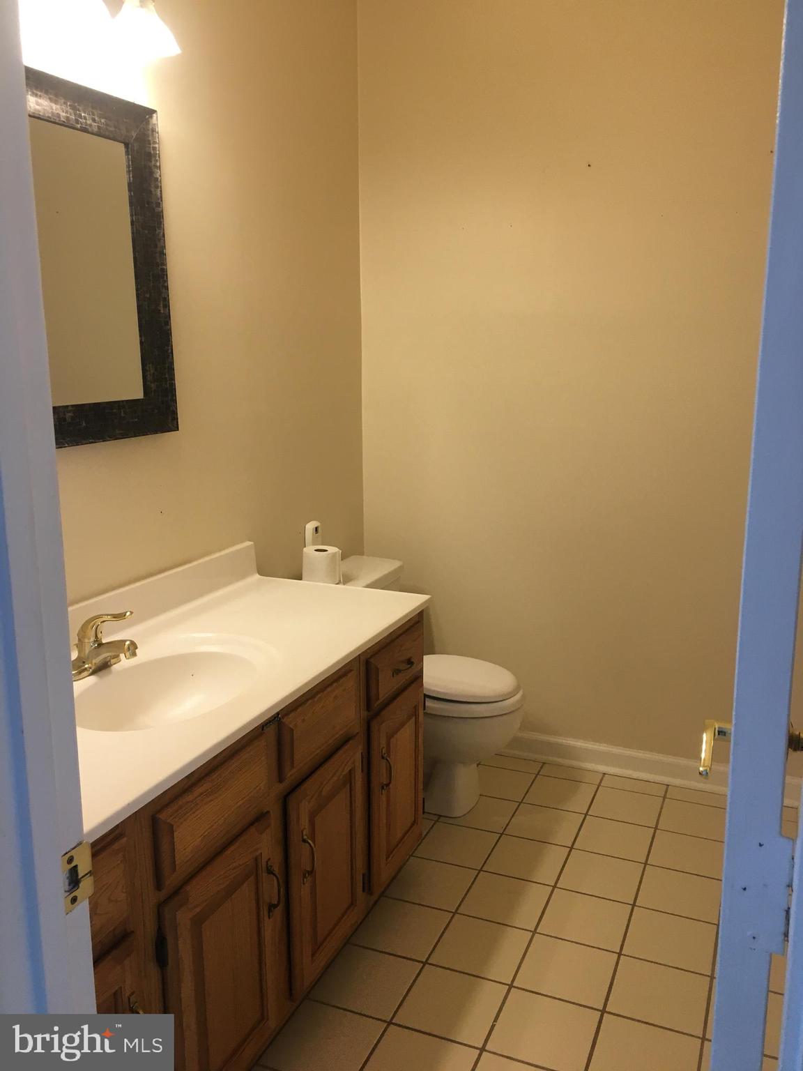 5430 Ashleigh Road Fairfax, VA 22030 - Photo 19 of 73 Huge powder room on main level