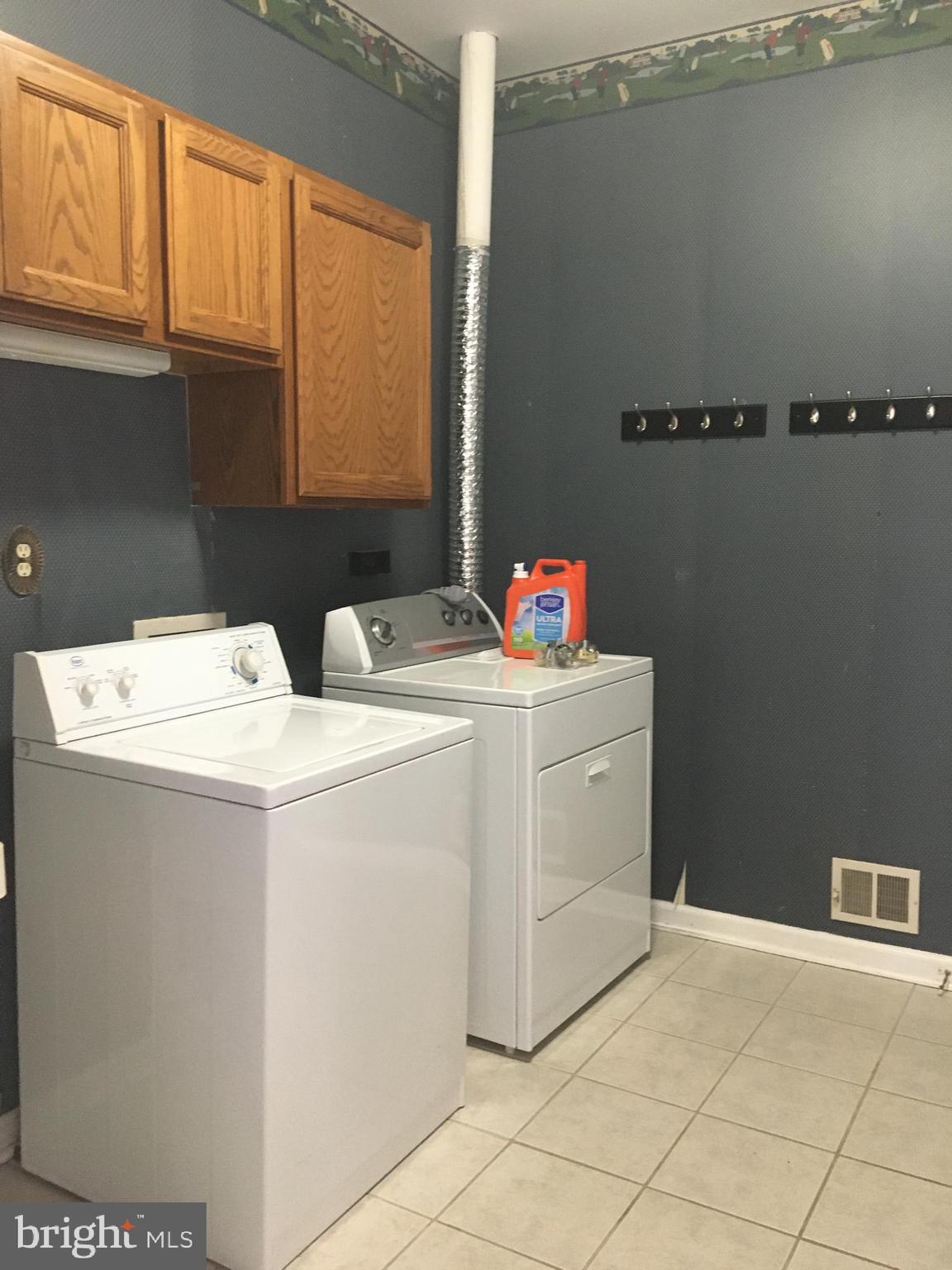 5430 Ashleigh Road Fairfax, VA 22030 - Photo 27 of 73 Huge mudroom on main level