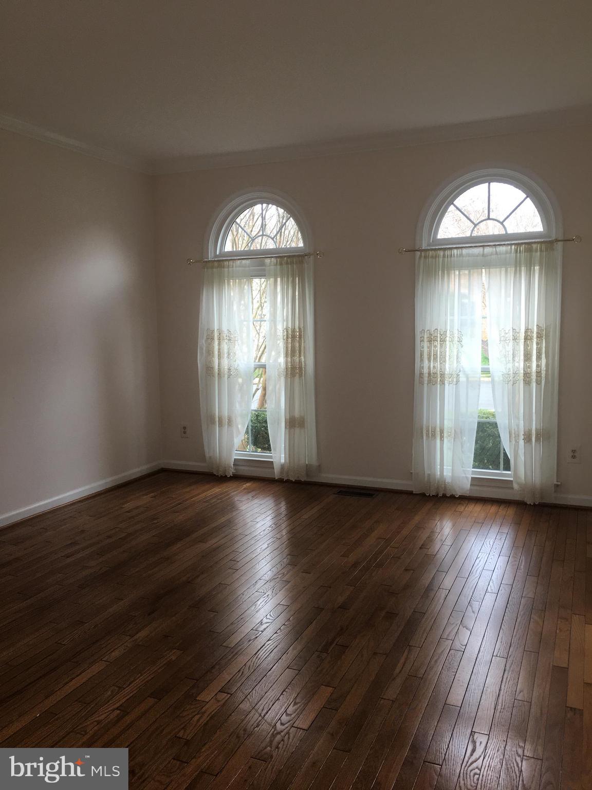 5430 Ashleigh Road Fairfax, VA 22030 - Photo 4 of 73 Formal Living room