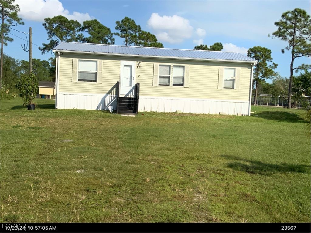651 Hunting Club Avenue Clewiston, FL 33440 - Photo 1 of 9 a view of a house with a yard