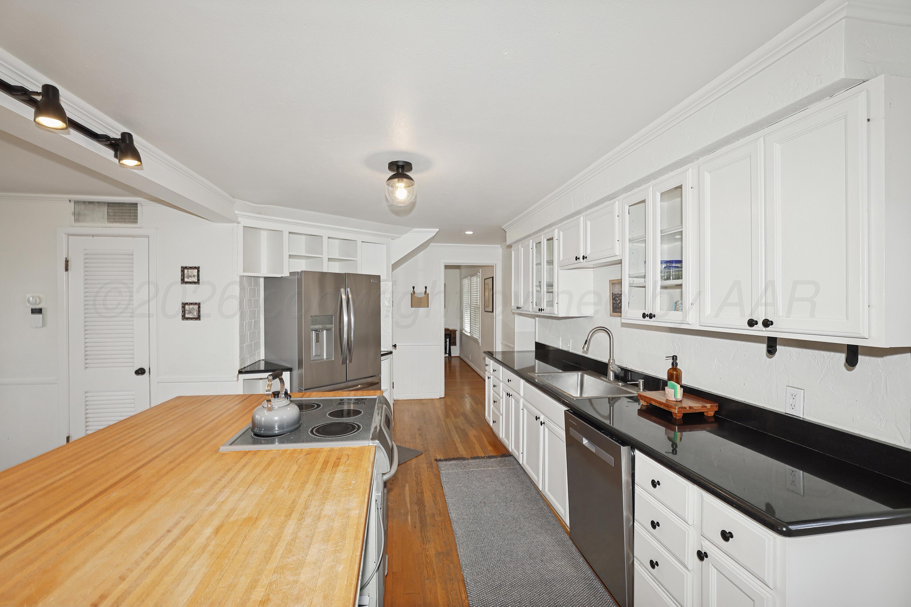 2102 South Hayden Street Amarillo, TX 79109 - Photo 11 of 37 15-Kitchen