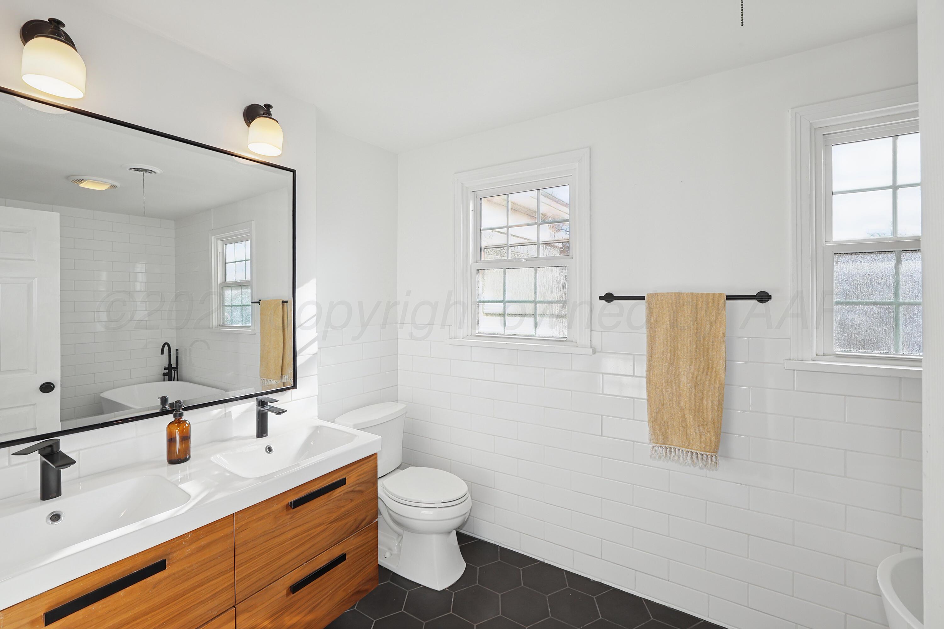 2102 South Hayden Street Amarillo, TX 79109 - Photo 20 of 37 21-Primary Bath